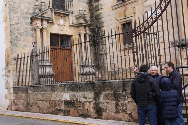 La Policía Nacional detiene a dos ladrones que entraron a robar en la iglesia de Santa Cecilia y se dejaron dentro las llaves del coche