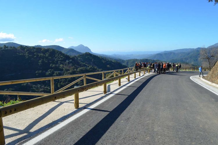 La Diputación trasladará la experiencia piloto de la senda peatonal de Genalguacil a otros 40 municipios de la provincia