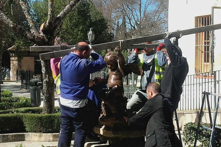 Los dos ‘angelitos’ de la Alameda vuelven a ocupar su espacio en el principal parque rondeño