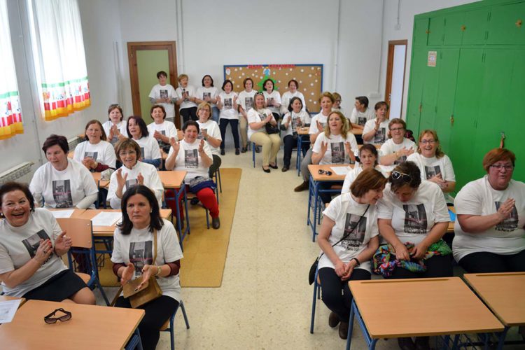 Antiguas alumnas del colegio rural de Fajarán regresan a sus pupitres 50 años después