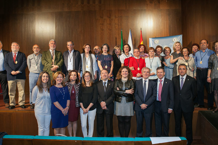 El Colegio de Enfermería de Málaga ofrece en Ronda un homenaje a los profesionales que se han jubilado