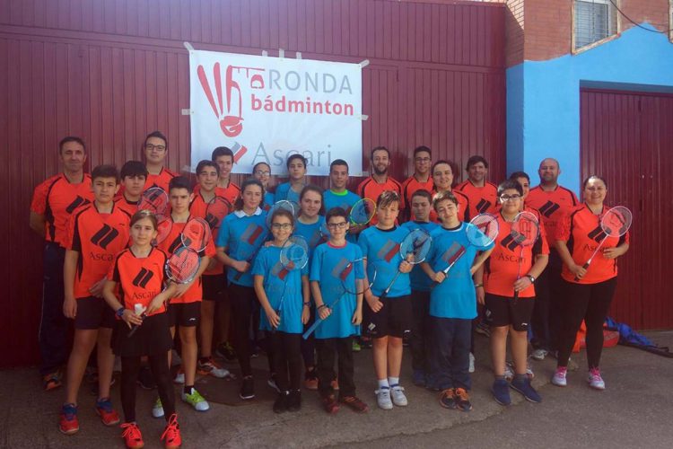 El Club Bádminton Ascari Ronda supera otra ronda y se acerca a la final del campeonato provincial