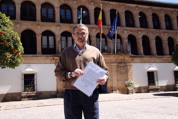 «Llevo cinco meses esperando a que me contesten sobre por qué colocaron una bandera republicana en un despacho del Ayuntamiento»