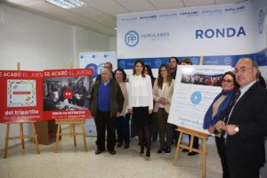 Miembros de la ejecutiva en la rueda de prensa del PP.