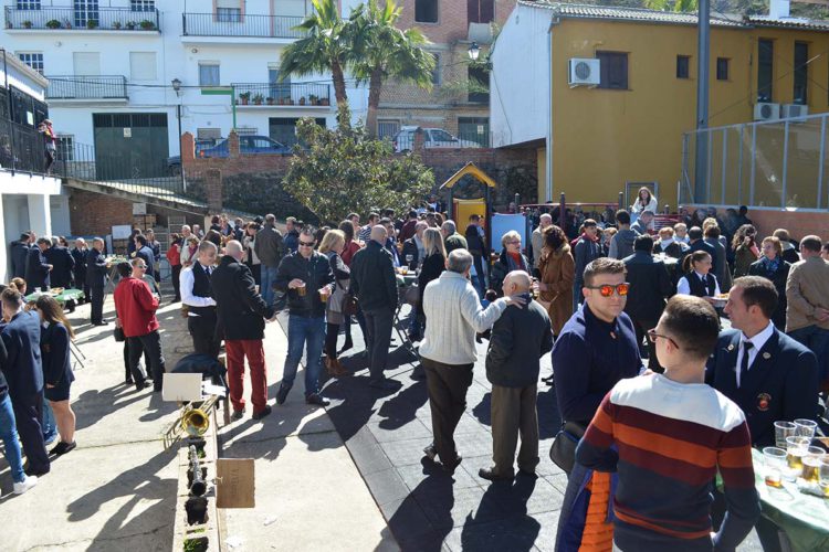 Los vecinos de Pujerra se echaron a la calle para celebrar juntos el Día de Andalucía