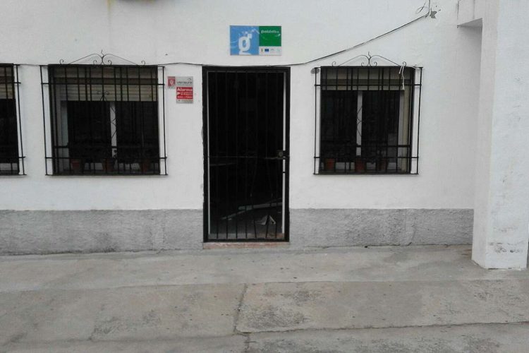 Roban en una misma noche en dos instalaciones municipales de Pujerra e intentan entrar en un bar