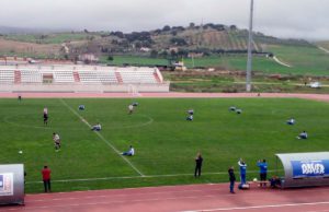 Sentada de los jugadores en los 30 primeros segundos del partido.