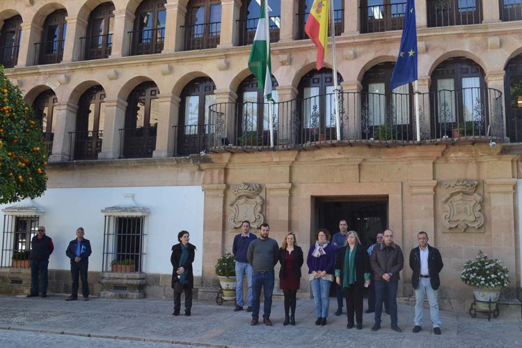 Nueva concentración en el Ayuntamiento para condenar los casos de violencia de género