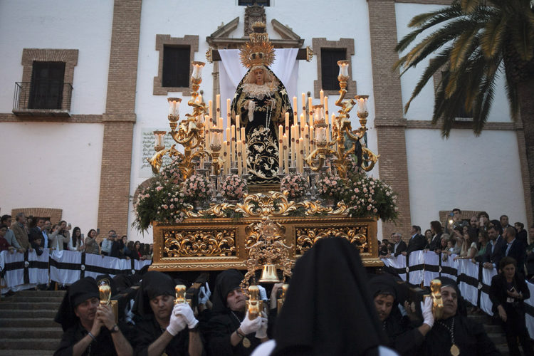 La Soledad, de luto y negro, pone el broche de oro a una Semana de Pasión que quedará para la historia