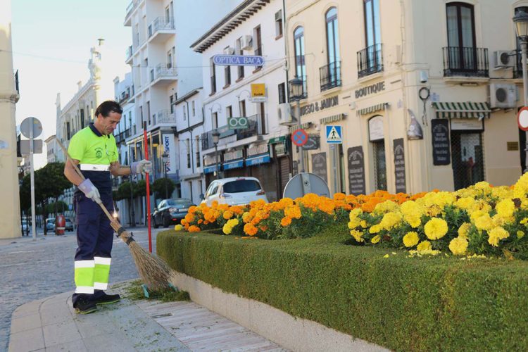 Soliarsa creará una bolsa de empleo para ocupar plazas de peón de barrenderos