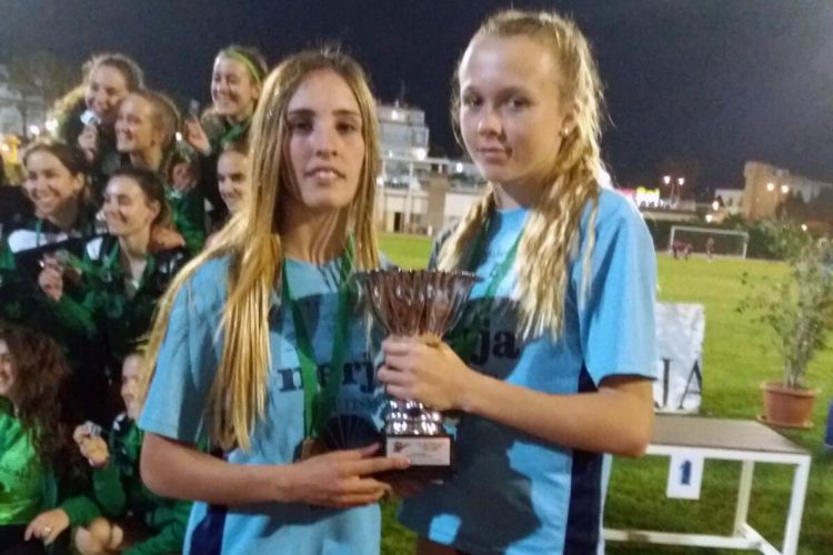 El equipo formado por Ana Ramírez y Lily Hulland, primeras en el Campeonato de Andalucía de Atletismo