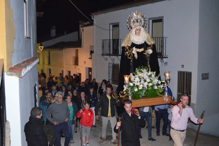 Silencio y recogimiento en las calles de Cartajima con la Soledad