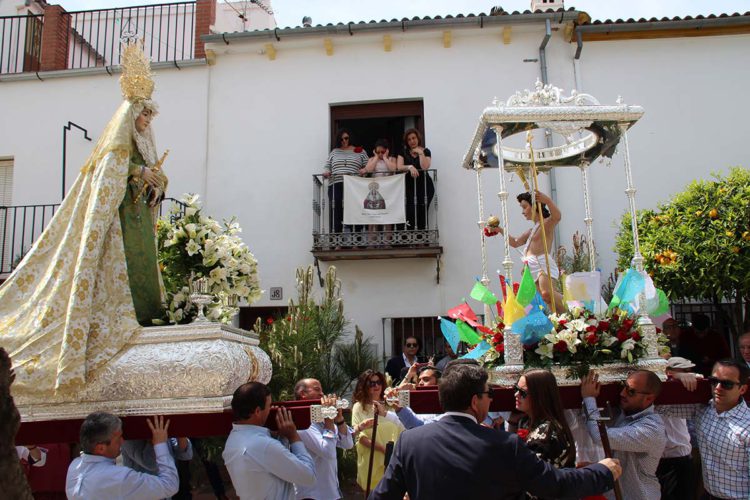 Centenares de personas presenciaron las ‘Cortesías’ con las que Cartajima cerró su Semana Santa