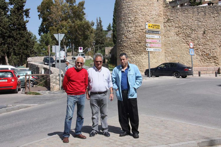 Vecinos y colectivos crean una plataforma para evitar los cortes y la regulación de tráfico en el Puente Nuevo