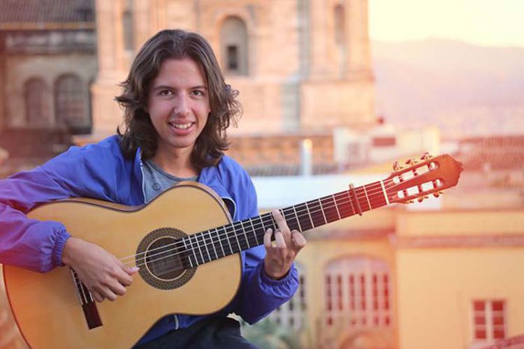 El musicólogo y guitarrista rondeño Ricardo de la Paz presenta un estudio sobre la cantaora Aniya la Gitana en la Universidad de Barcelona