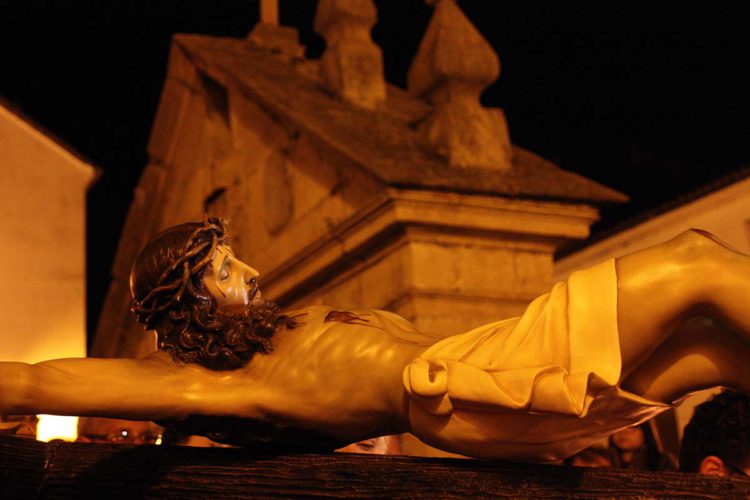 Oración y recogimiento en el Vía Crucis de Ronda