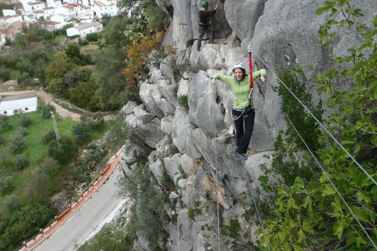 Más de 100.000 personas disfrutan de las vías ferratas de la provincia, estando la mayoría de ellas en la Serranía