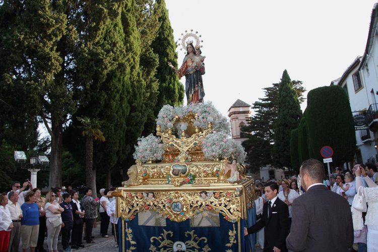 María Auxiliadora volvió a recorrer Ronda con las calles repletas de fieles