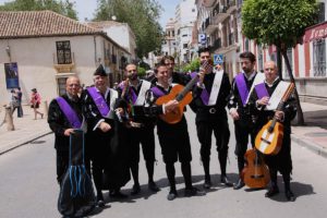 Los runos de la Universidad de Arquitectura de Granada son los 'Románticos de oro' este año.