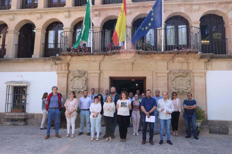 Banderas a media asta en el Ayuntamiento en señal de duelo por los 22 fallecidos en el atentado de Mánchester