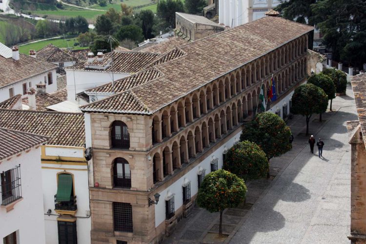 El Ayuntamiento decreta un día de luto oficial por el fallecimiento de Manuel Olivencia, Hijo Predilecto de Ronda