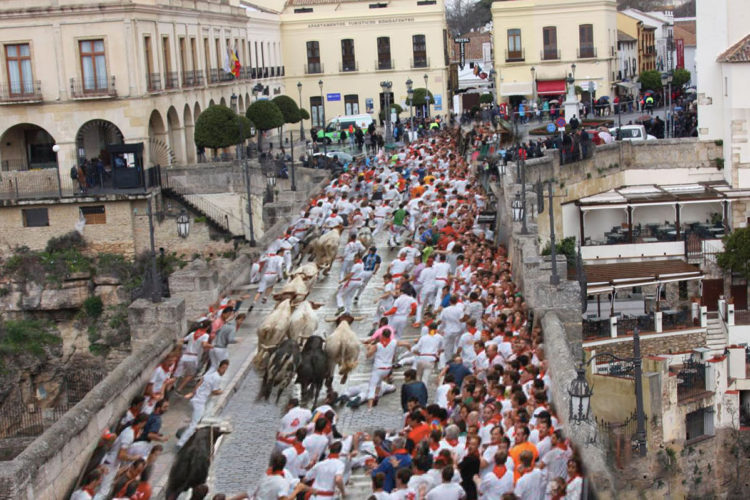 El Ayuntamiento estudia realizar un encierro de toros en Ronda Romántica pero le falta la financiación necesaria