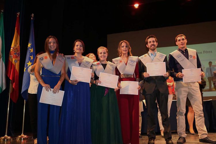 El Centro Universitario de Enfermería clausura el curso con la graduación de los alumnos que han finalizado sus estudios