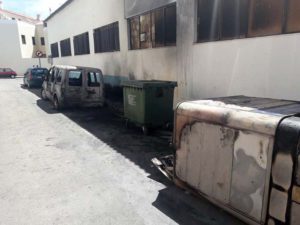 El incendio se inició en los contenedores de basura. Foto Miguel Fornet (Demandas Vecinales en Ronda).