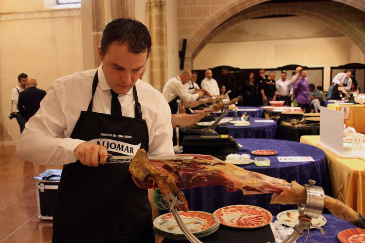 Los mejores ‘cuchillos’ de España se enfrentan en el XV Concurso Nacional de Cortadores de Jamón de Ronda