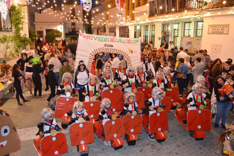 Diversión y ‘trapajos’ en la tradicional Fiesta de las Máscaras de Jubrique