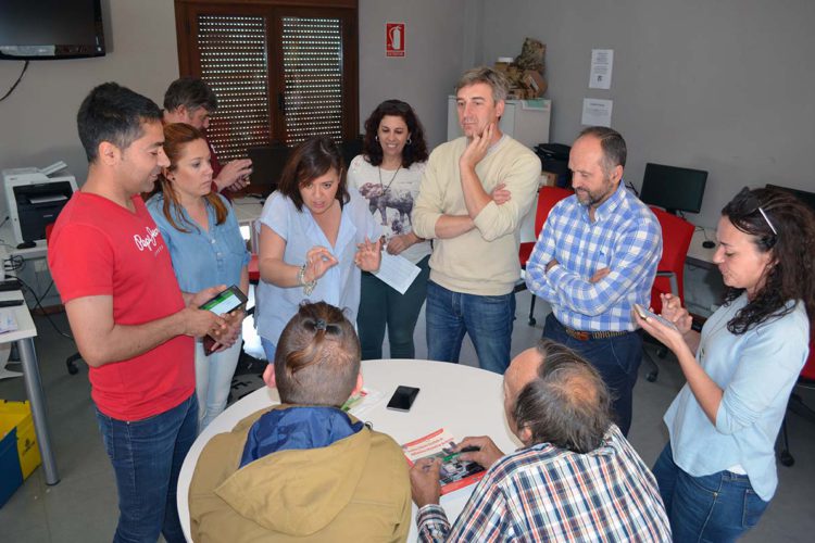 Empresarios de municipios del Genal y del Guadiario participan en un taller sobre la utilización del monedero electrónico