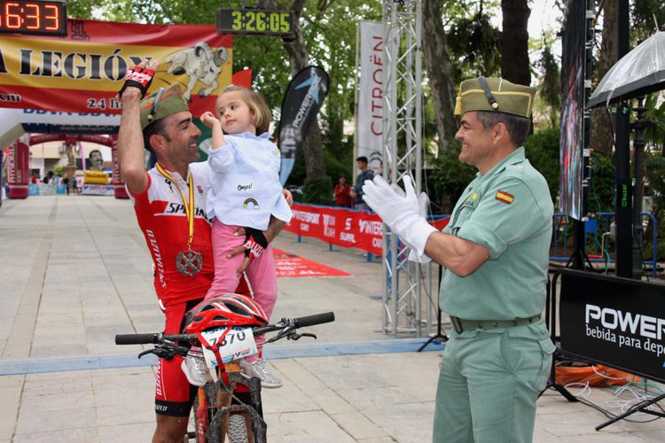 El ciclista Quillo Márquez logra ganar por quinta vez los 101 km empleando en esta ocasión menos de cuatro horas