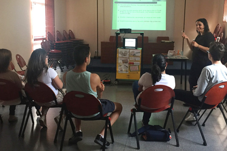 El Área Sanitaria Serranía ofrece un taller sobre sexualidad y anticoncepción dirigido a jóvenes