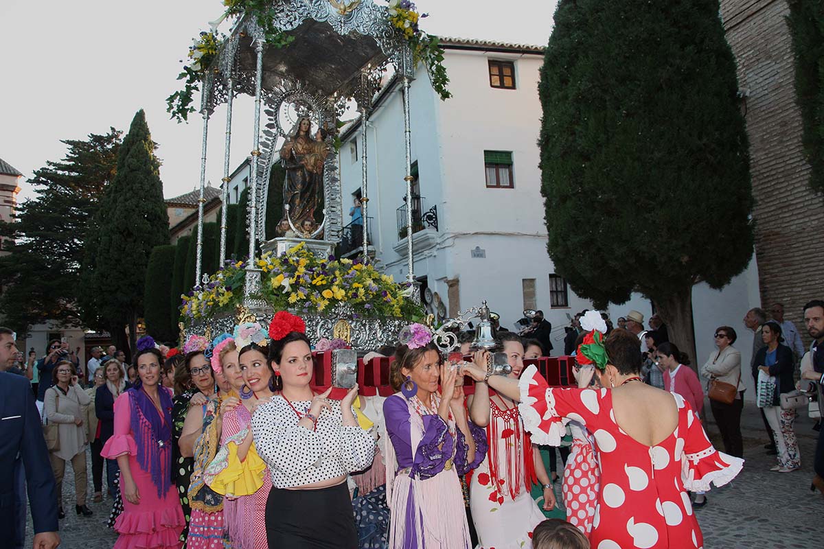 Frente al mar ambición Guardería Cientos de personas acompañan a la Virgen de la Cabeza en su traslado hasta  La Merced | Diario Ronda