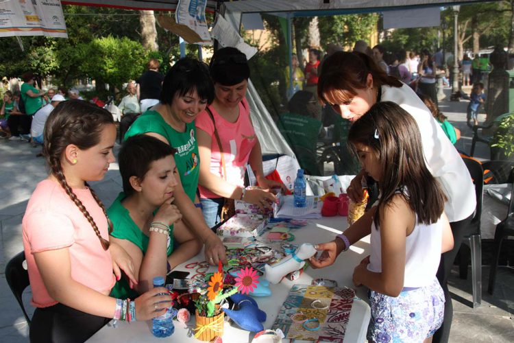 Numerosos rondeños se suman a la ‘Verbenavoi’ a beneficio de los niños y niñas con cáncer