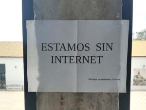 Cartel anunciando la incidencia.