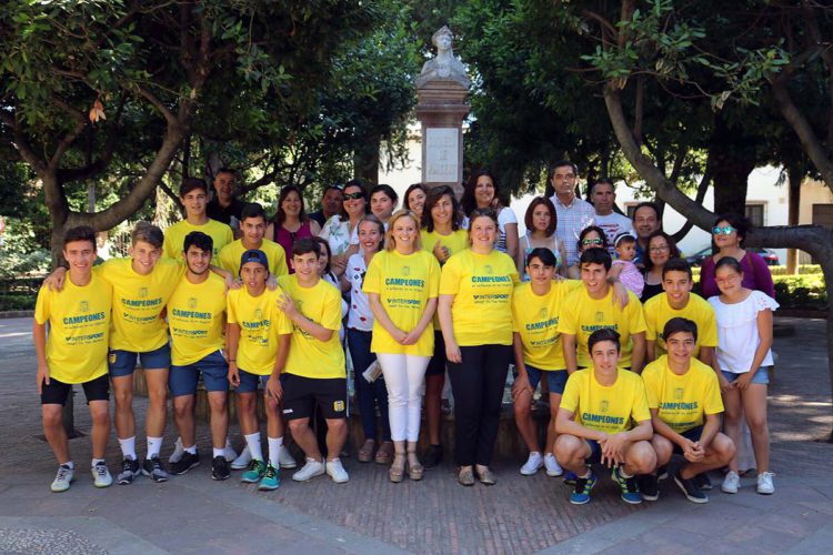 El Ayuntamiento felicita al equipo cadete del Ronda Unión Deportiva por el ascenso de categoría
