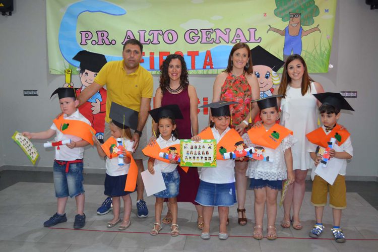 Los 42 alumnos del Colegio Público Rural Alto Genal celebran el fin de curso