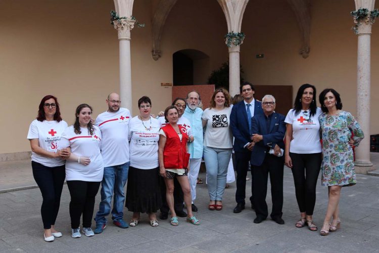 Cruz Roja ofrece la exposición “Hamig@s dos, la mirada de la prensa”, dedicada a esta organización y a Francisco Giner de los Ríos