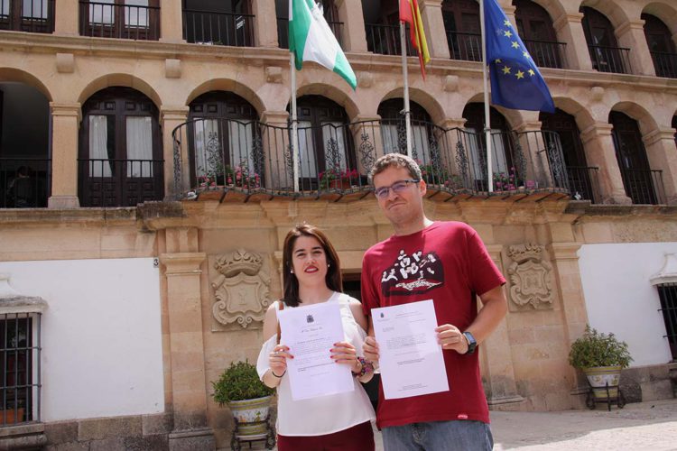 «No queremos más plazos, queremos que nos den el dinero de nuestras becas»