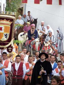 Gran parte de las escenas tienen lugar en la plaza.