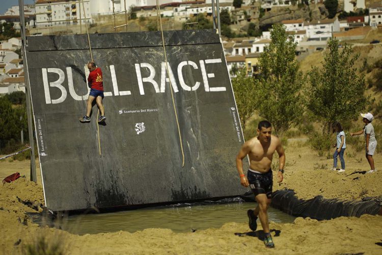 Cerca de 200 corredores participaron el la II edición de la Bull Race Ronda cuyo padrino es Cayetano Rivera