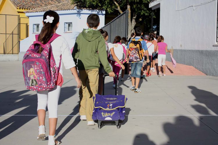Cerca de 3.000 alumnos de Educación Infantil y Primaria regresan a las aulas en el primer día del curso