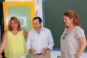 Ruiz Espejo, junto a la alcaldesa y a la delegada de Salud en la visita cursada hoy a Ronda.