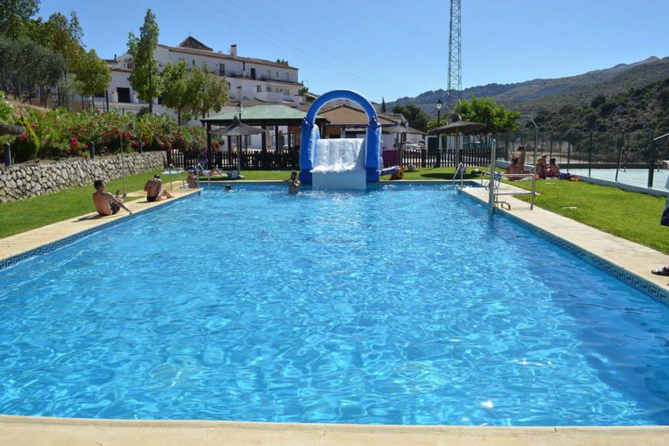 Comienza la temporada de baños en la piscina municipal de Parauta