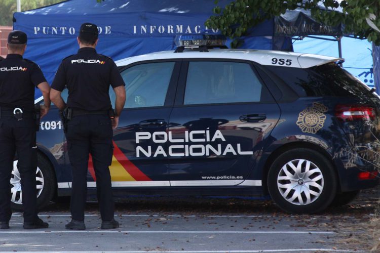 La Policía Nacional detiene a un hombre por robar psicotrópicos en una farmacia para venderlos en el mercado negro