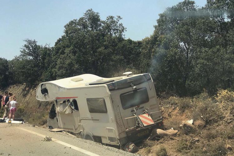 Cuatro turistas británicos resultan heridos leves en la carretera Ronda-Campillos al salirse de la calzada su autocaravana