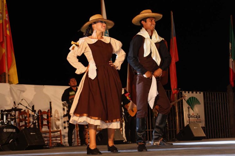 Colorido, música y baile en el inicio de las Galas Folclóricas Internacionales de Ronda