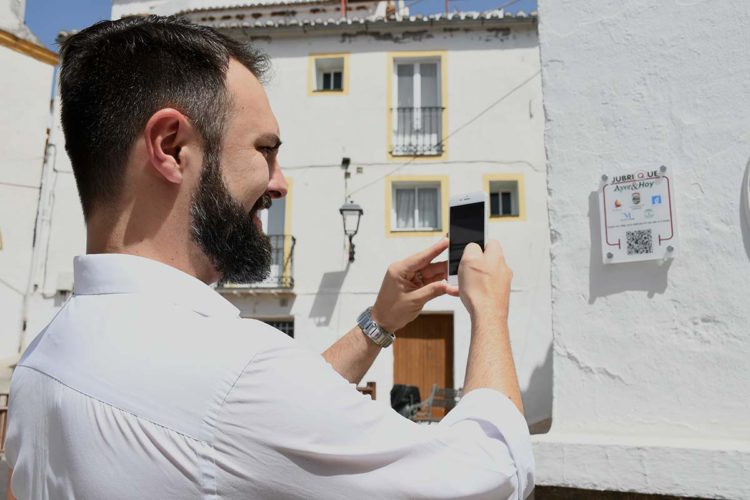 Ponen en marcha un proyecto innovador llamado ‘Jubrique Ayer y Hoy’ en el que se conjuga el presente y el pasado del pueblo