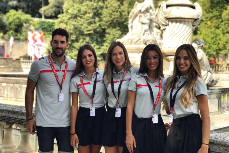 La joven rondeña María Ruiz (Miss Málaga 2015) es una de las azafatas de la Vuelta Ciclista a España 2017